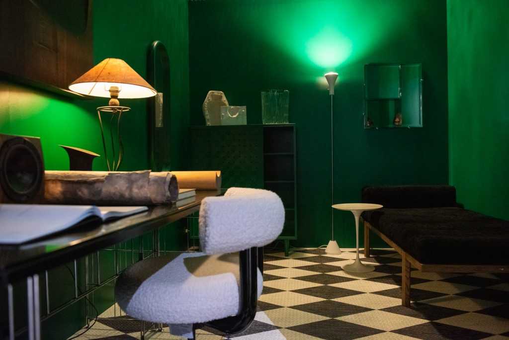 Kotitoimisto vihreässä huoneessa