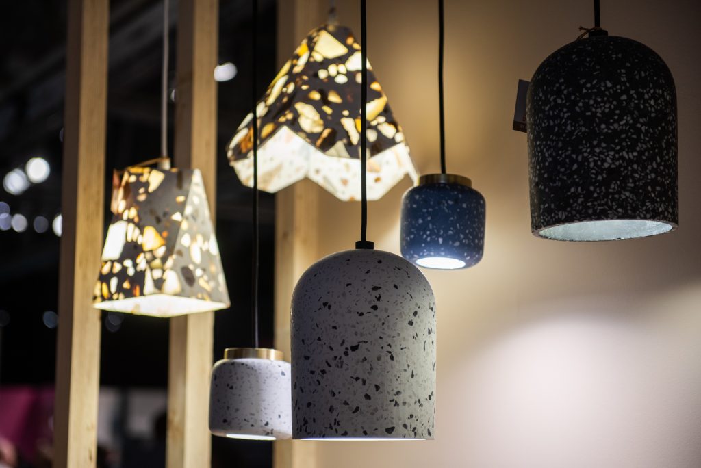 Erilaisia kattovalaisimia